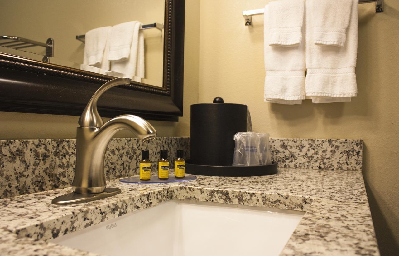 Comfort Inn & Suites Copley Akron Екстериор снимка