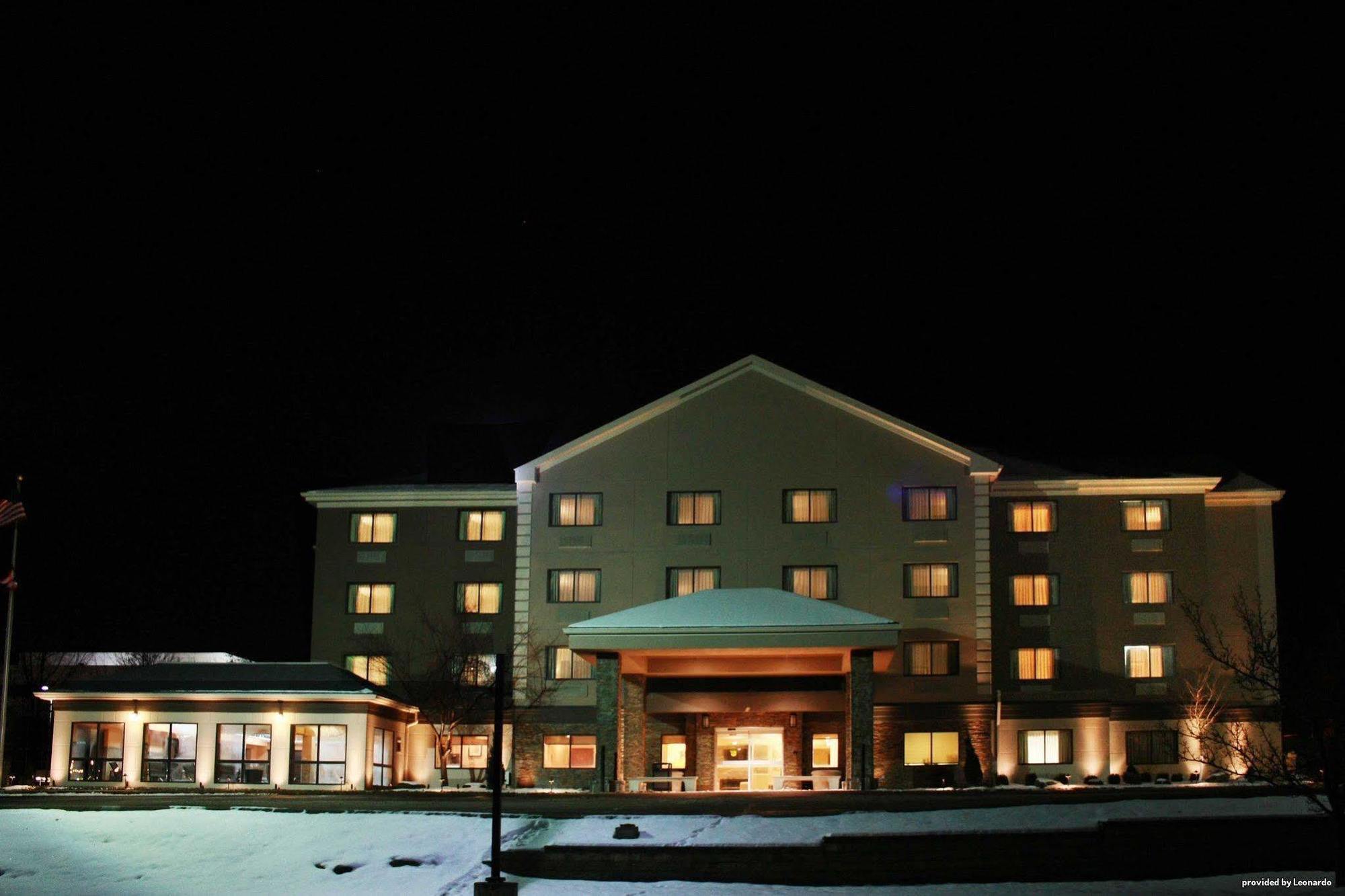 Comfort Inn & Suites Copley Akron Екстериор снимка