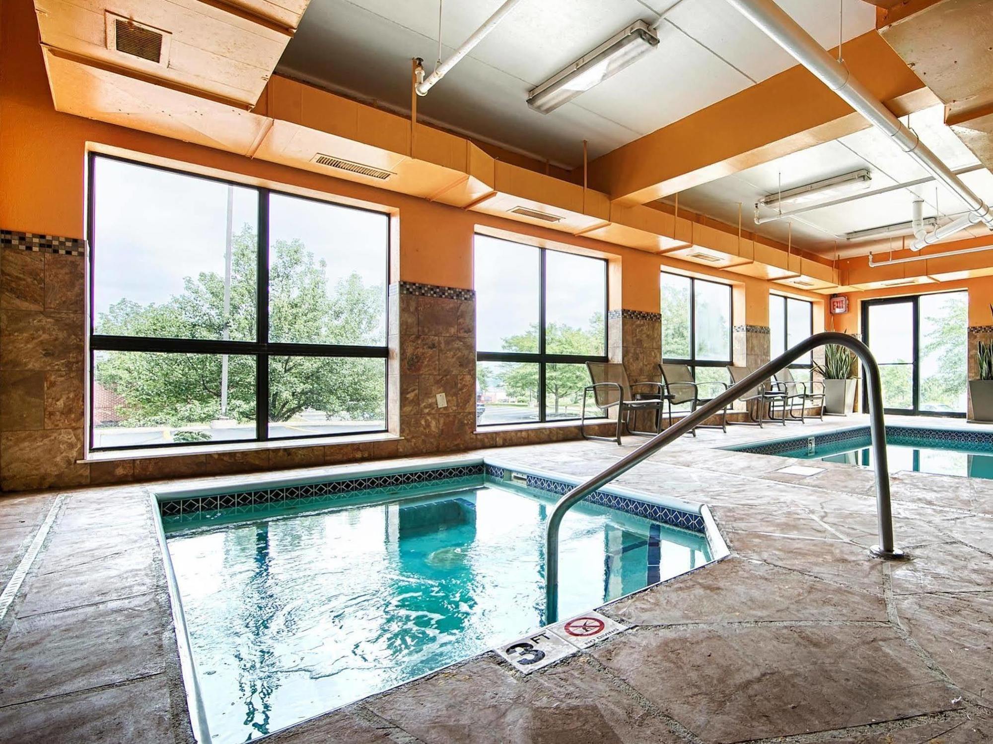 Comfort Inn & Suites Copley Akron Екстериор снимка