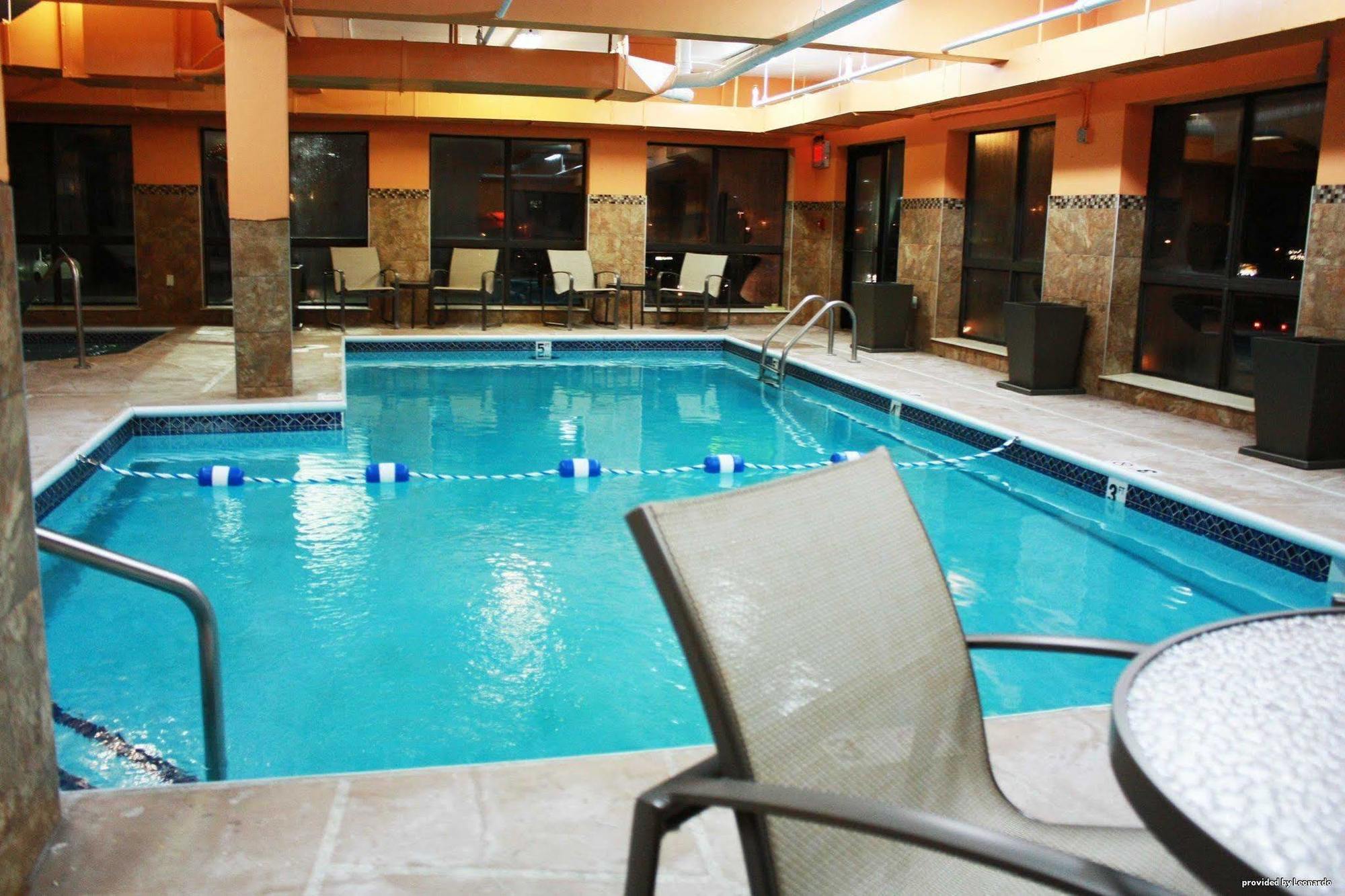 Comfort Inn & Suites Copley Akron Екстериор снимка